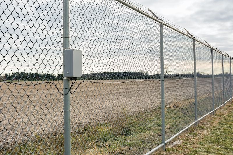 Boîtier de capteur sur grillage